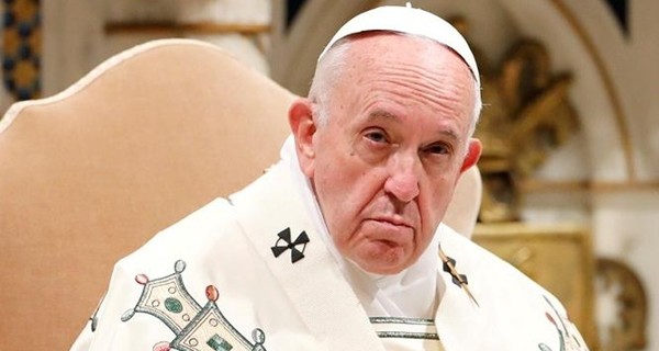 В новогоднюю ночь неизвестная женщина разозлила Папу Римского 