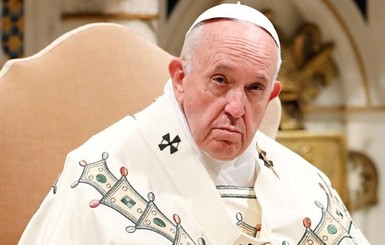 В новогоднюю ночь неизвестная женщина разозлила Папу Римского 