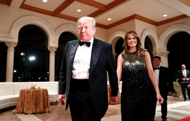 Мелания Трамп в новогоднюю ночь блистала в платье от Givenchy