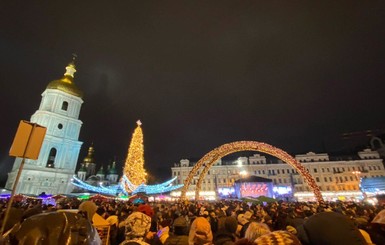 Киевскую новогоднюю елку назвали одной из красивейших в Европе