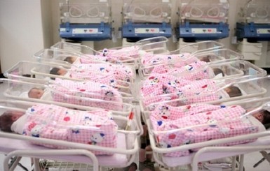 Первых новорожденных в этом году принимали врачи в роддомах Одессы и Киева
