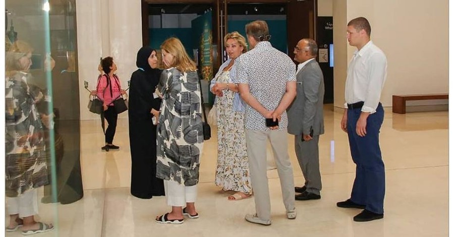 В Омане все ходят в шлепанцах. Но можно ли Елене Зеленской?