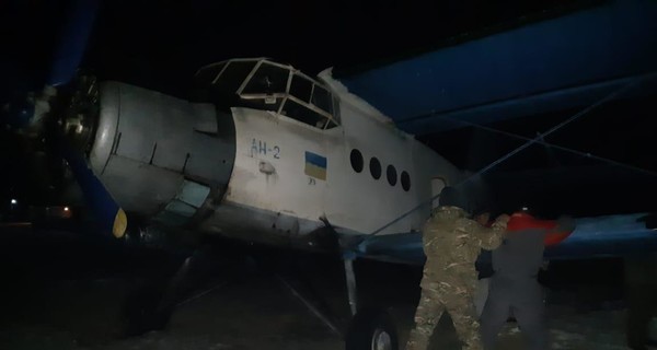В Коломые пограничники задержали табачных контрабандистов на собственном (!) самолете