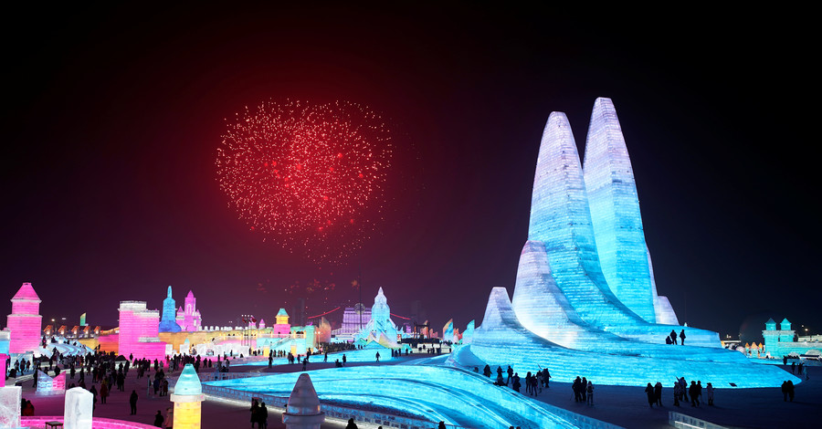 Как будто в сказке: яркие снимки с международного фестиваля ледяных скульптур