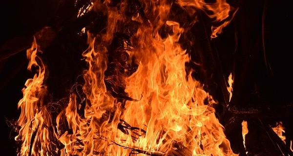 В Черновцах мужчина пытался сжечь свою семью