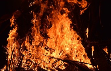 В Черновцах мужчина пытался сжечь свою семью