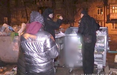 В Киеве неизвестные выбросили тело младенца в мусорный бак