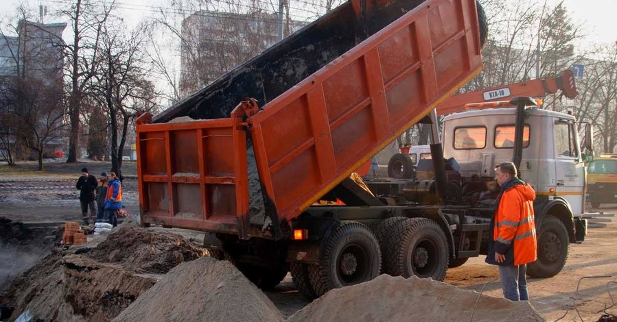 Авария трубопровода у Ocean Plaza в Киеве ликвидирована