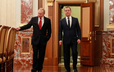 Правительство России ушло в отставку, у страны будет новый премьер