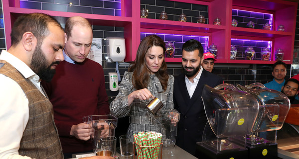 Кейт Миддлтон и Уильяма встретили аплодисментами после 