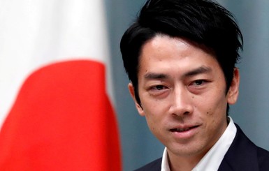 Впервые в Японии мужчина-министр уйдет в декрет по уходу за первенцем