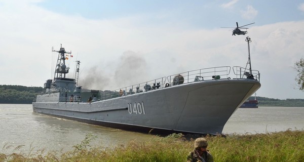 Самый большой в Украине боевой десантный корабль спустили на воду
