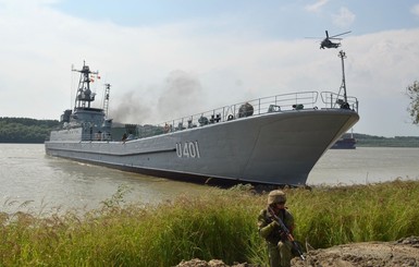 Самый большой в Украине боевой десантный корабль спустили на воду