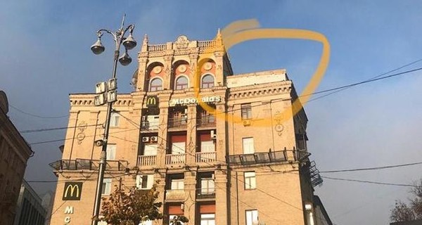 В Киеве снесли надстройку на крыше здания на Майдане
