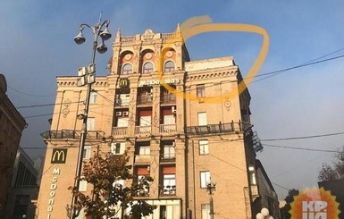 В Киеве снесли надстройку на крыше здания на Майдане