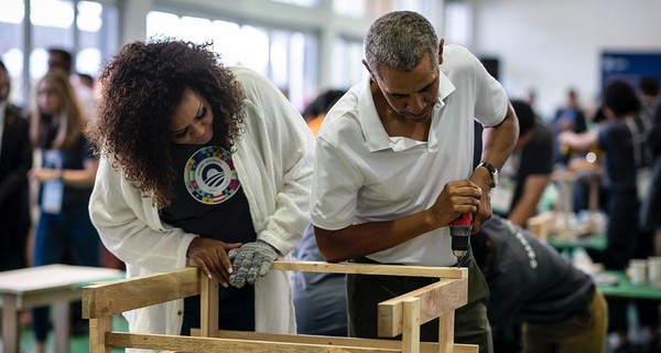 Барак Обама страстно поцеловал жену: С днем рождения, малышка!