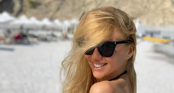 Оля Полякова с дочкой померялись фигурой в бикини