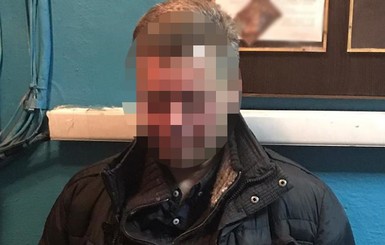 В киевском метро пьяный мужчина набросился на полицейского