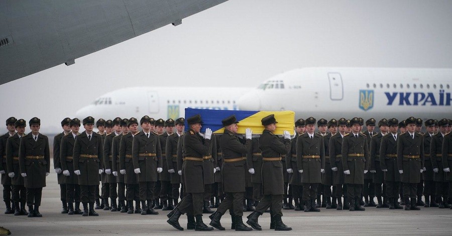 В Украине прощаются с жертвами авиакатастрофы самолета МАУ 