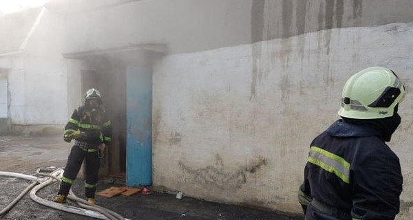 В Закарпатье вспыхнул школьный спортзал, учеников эвакуировали