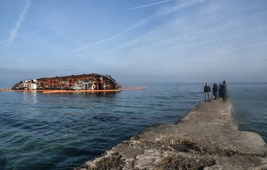 Решение по затонувшему возле одесского пляжа танкеру Delfi примут 25 января
