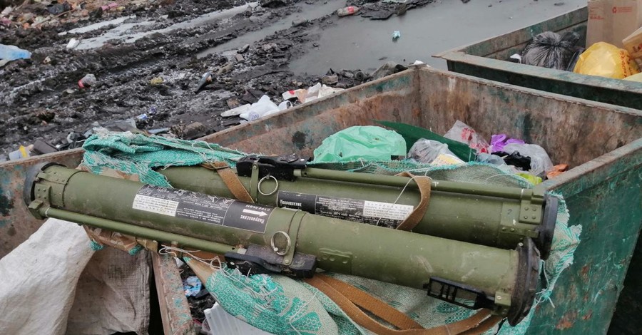 В Житомире в мусорных баках нашли гранатометы