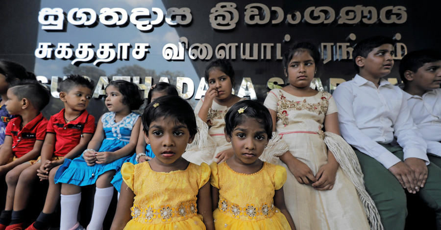 На Шри-Ланке тысячи близнецов пробовали побить мировой рекорд