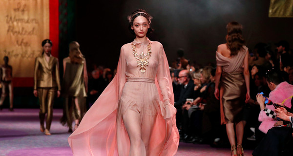Коллекцию Christian Dior весна-лето 2020 посвятили богиням и феминисткам