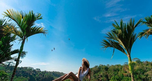 Регина Тодоренко оказалась в объятиях генпродюсера российского телеканала