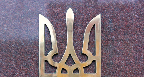Скандал с тризубом: в Британии уберут украинский герб из полицейского пособия по экстремизму