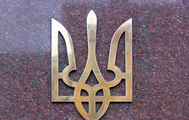 Скандал с тризубом: в Британии уберут украинский герб из полицейского пособия по экстремизму
