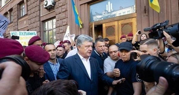 Порошенко в ГБР: депутаты от ЕС вызвали полицию 