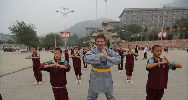 Дмитрий Комаров рассказал, почему они с женой живут на съемной квартире