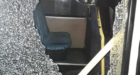 В Никополе неизвестные обстреляли пять автобусов с пассажирами