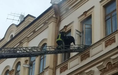 В Киеве горело Министерство культуры: спасли 4 человек