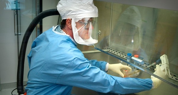 Во Львове госпитализировали парня с подозрением на коронавирус