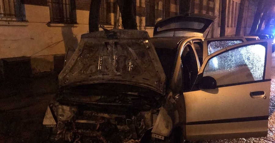 Во Львове сожгли машину журналистки 