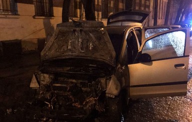 Во Львове сожгли машину журналистки 