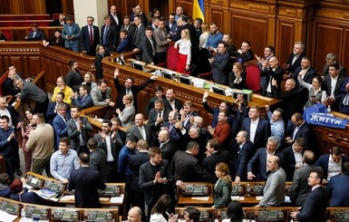 Пятьдесят депутатов оспорили в Конституционном суде снятие неприкосновенности
