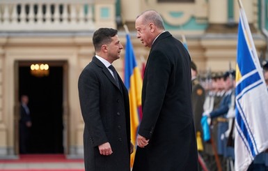 Эрдоган привез в Киев финансовую помощь украинской армии 