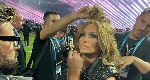 Джей Ло потратила на макияж 10 часов и вызвала полицейских, чтобы затмить Шакиру