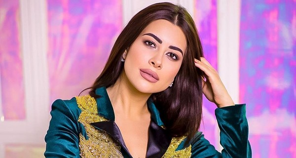 Рамина показала свой живот после двух месяцев регулярных упражнений на пресс