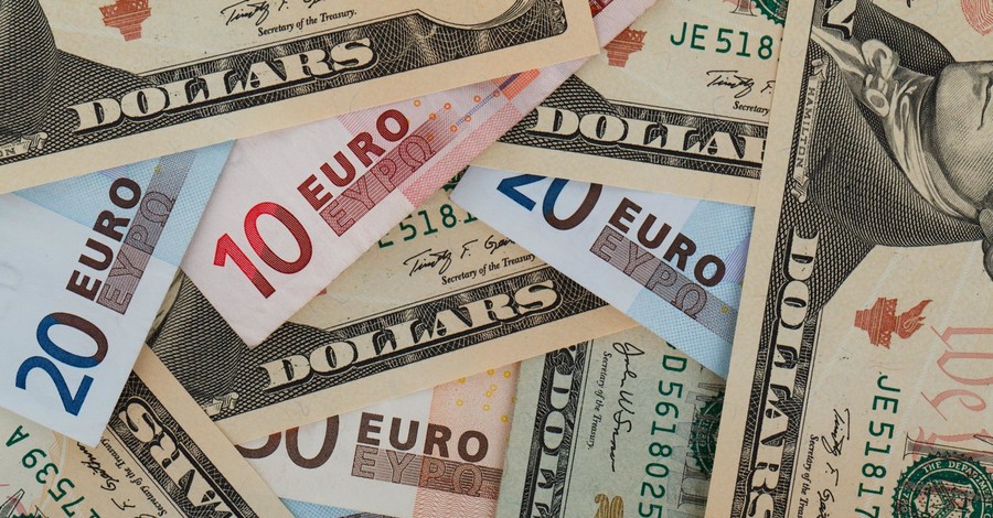 Доллар и евро резко подешевели