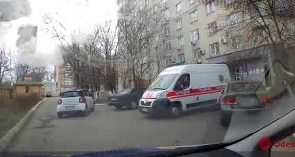 В Одессе полицейские помогли сопроводить задыхающегося ребенка в больницу