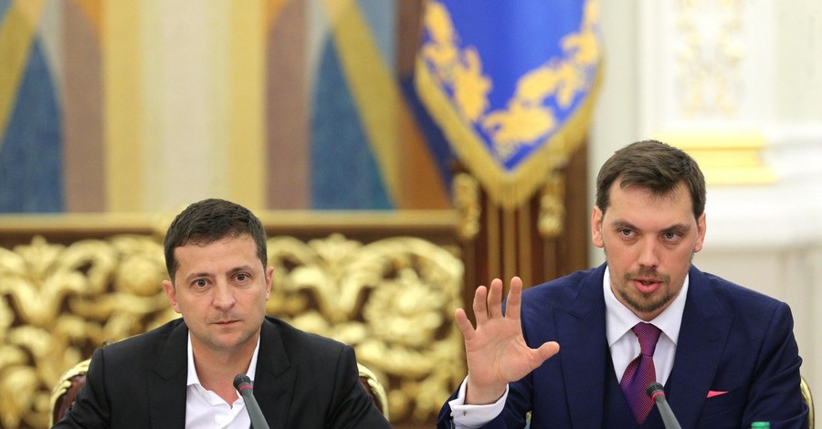 Экономист: За украинских чиновников можно не переживать – они будут получать много