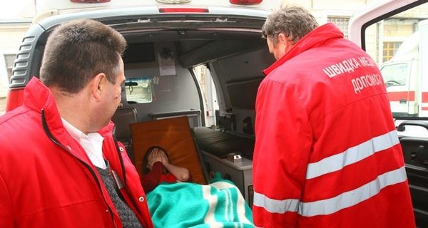 СМИ: в Мелитополе у ночного клуба избили работника скорой помощи