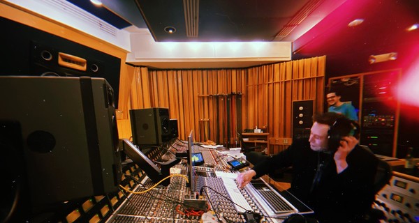 Песня Илона Маска ворвалась в топ-10 самых популярных