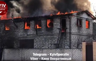 Большой пожар на Куреневке в Киеве: горит СТО с машинами