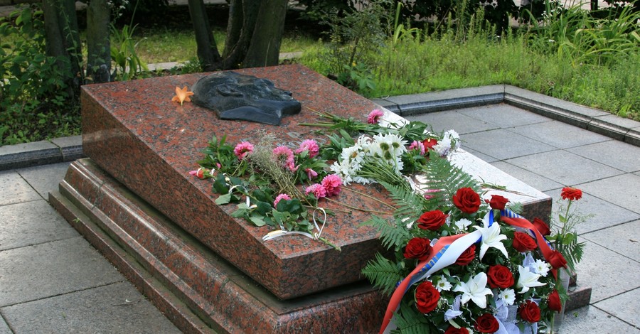 Садовой эмоционально отказал России в выдаче останков советского разведчика