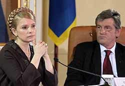 В Кабмине ждут, когда Ющенко начнет целовать руки Тимошенко 